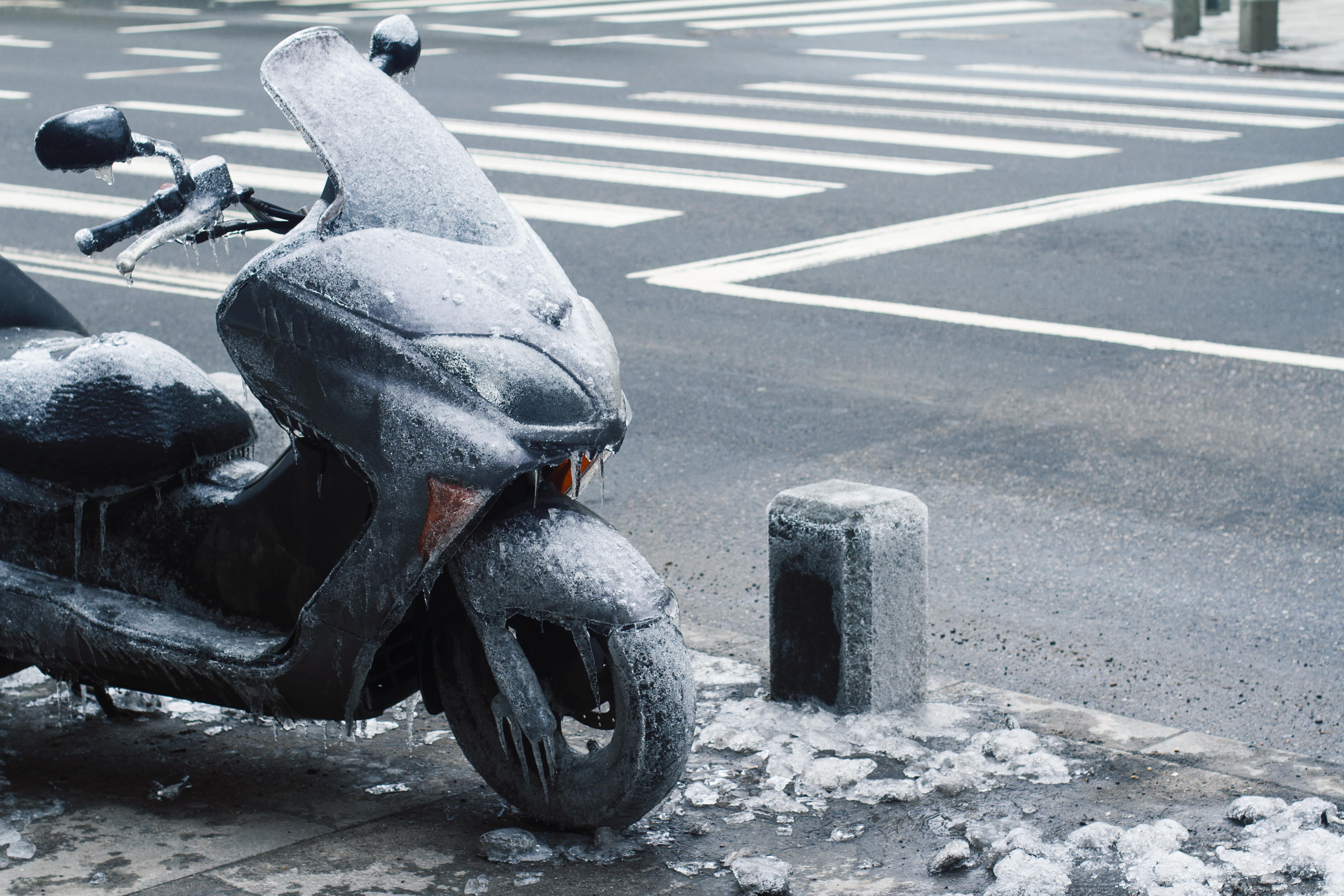 Hivernage de son scooter : opter pour une housse de protection -  #RoadbookScooteo