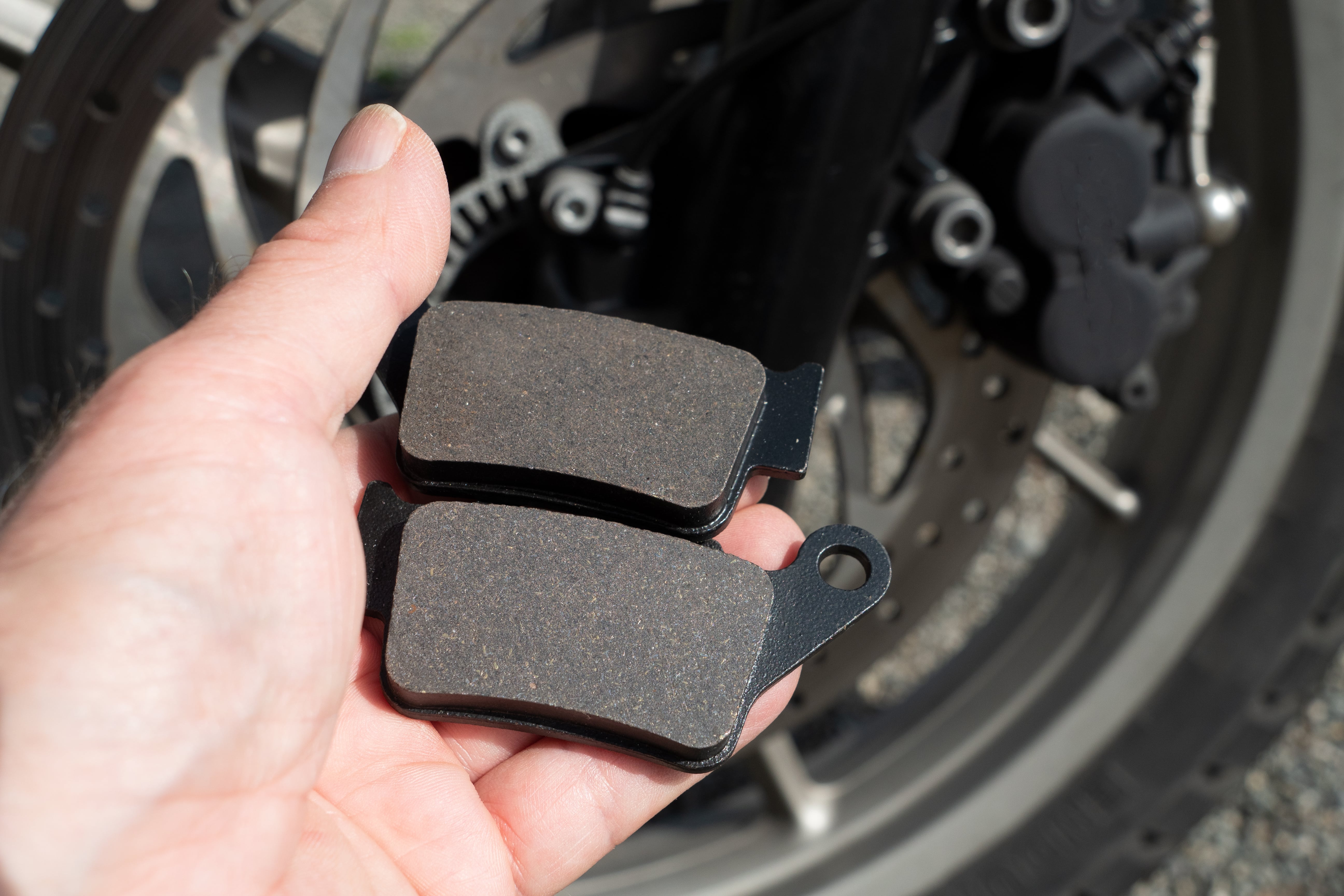 Comment mettre des nouvelles plaquettes de frein moto